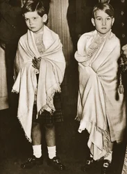 Prins Michael av Kent och prins William av Gloucester, brudnäbbar vid prinsessan Elizabeths bröllop, 1947